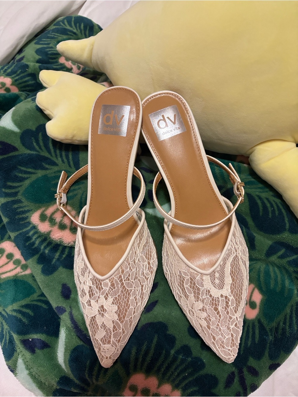 Dolce Vita Cream Lace Pointed Slingback Heels